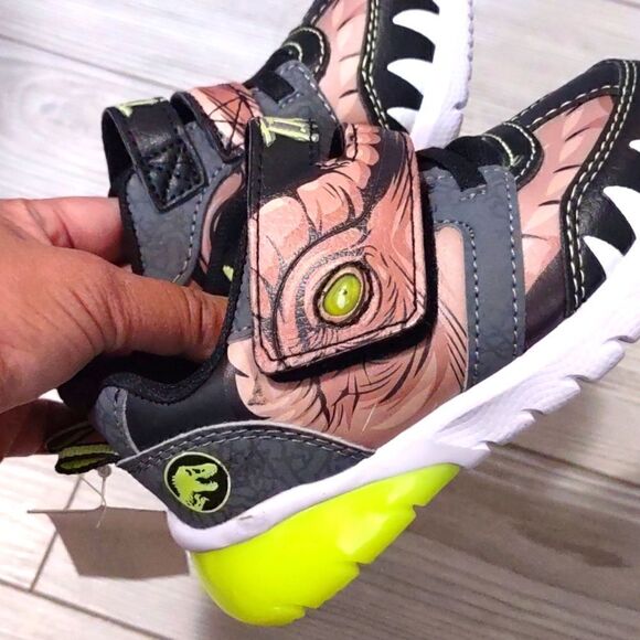 (77-3264)  🔥3/$20🔥  JURASSIC Shoes Sz 8 - Picture 4 of 10